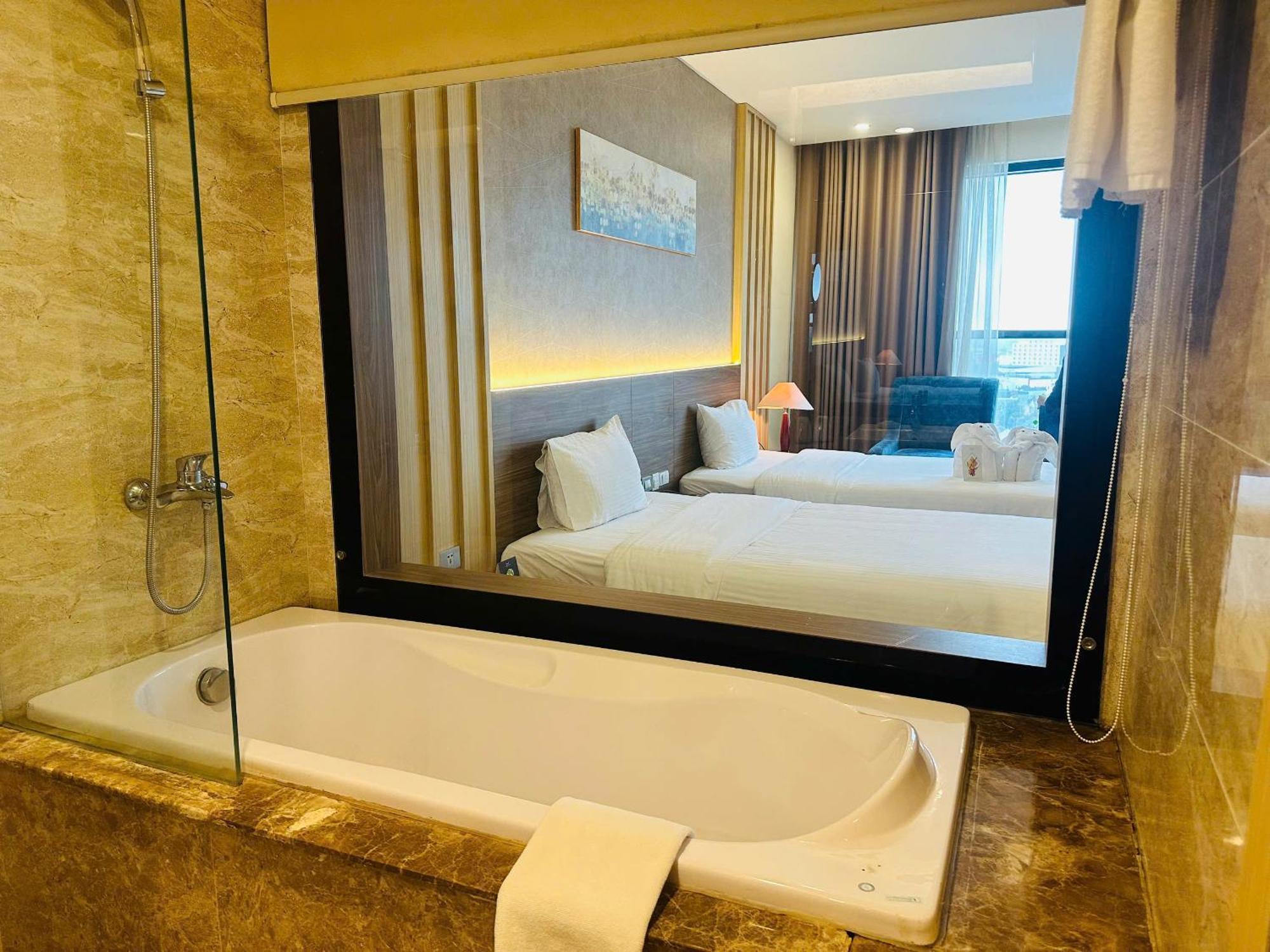 Muong Thanh Grand Quang Tri Hotel Exteriör bild