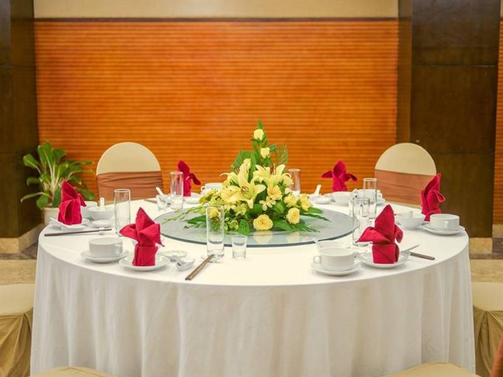 Muong Thanh Grand Quang Tri Hotel Exteriör bild